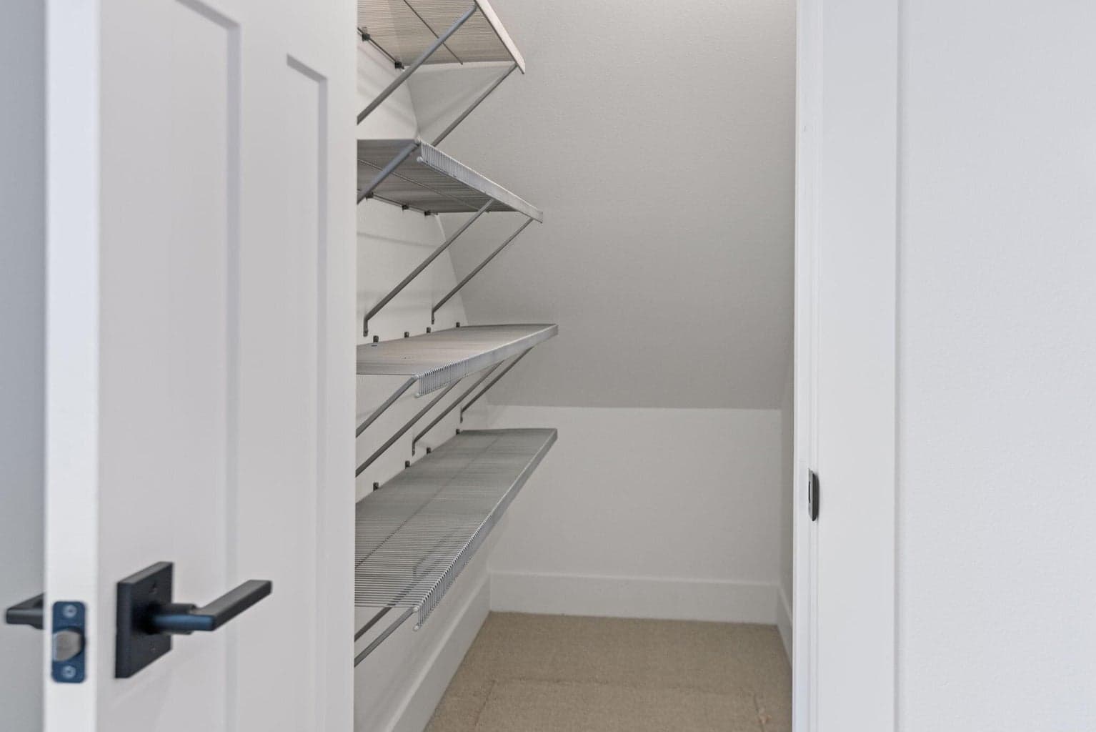Photo of 936 W Linda Avenue 10 of 28