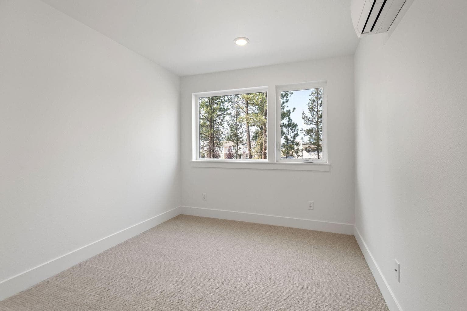 Photo of 936 W Linda Avenue 16 of 28
