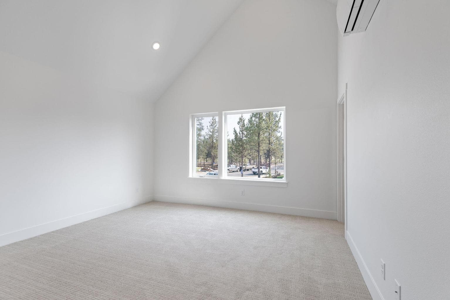 Photo of 936 W Linda Avenue 20 of 28