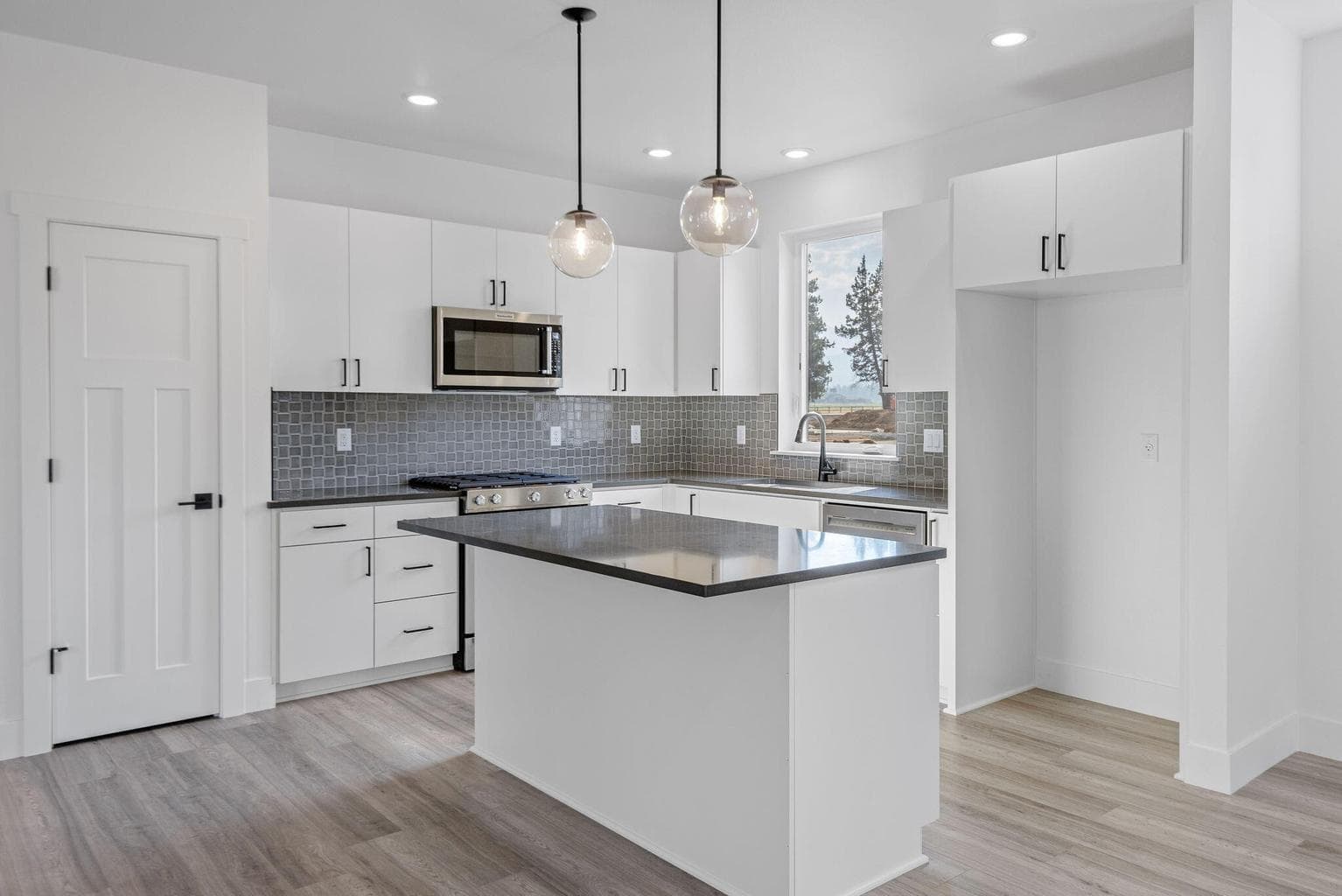 Photo of 955 W Linda Avenue 10 of 31