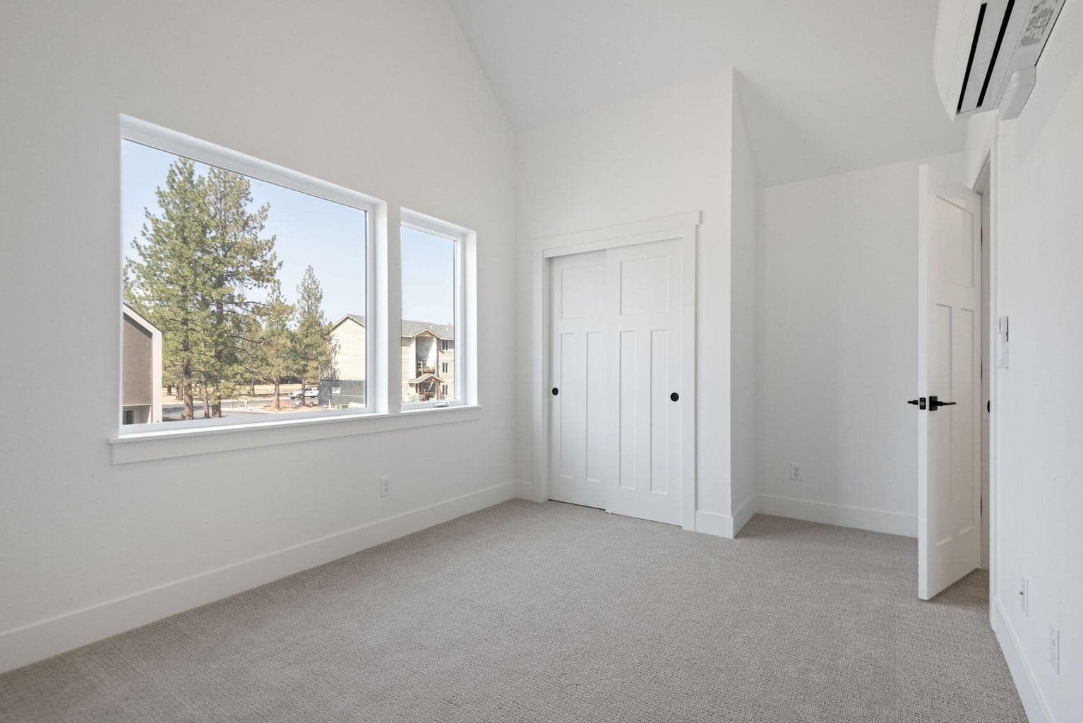 Photo of 955 W Linda Avenue 15 of 31