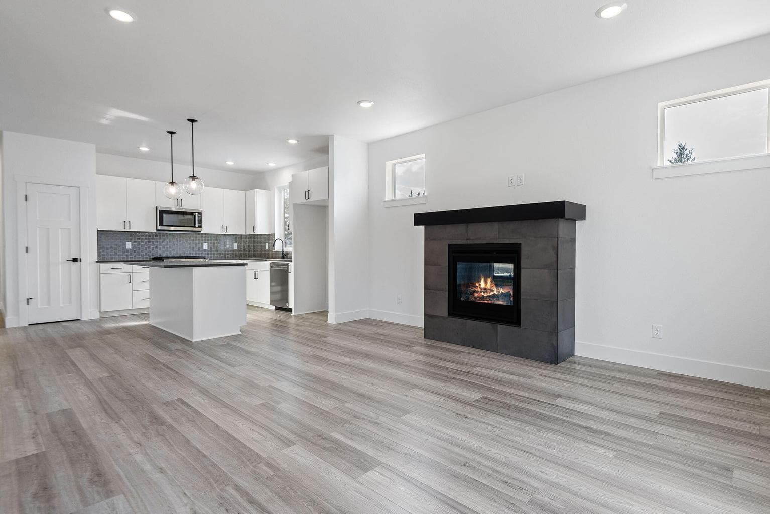 Photo of 947 W Linda Avenue 6 of 32
