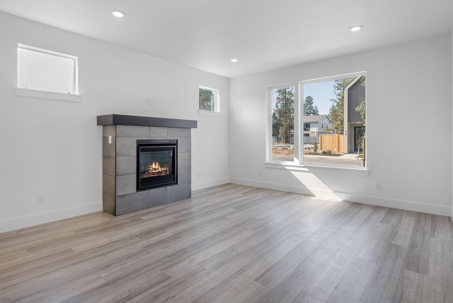 Photo of 947 W Linda Avenue 7 of 32