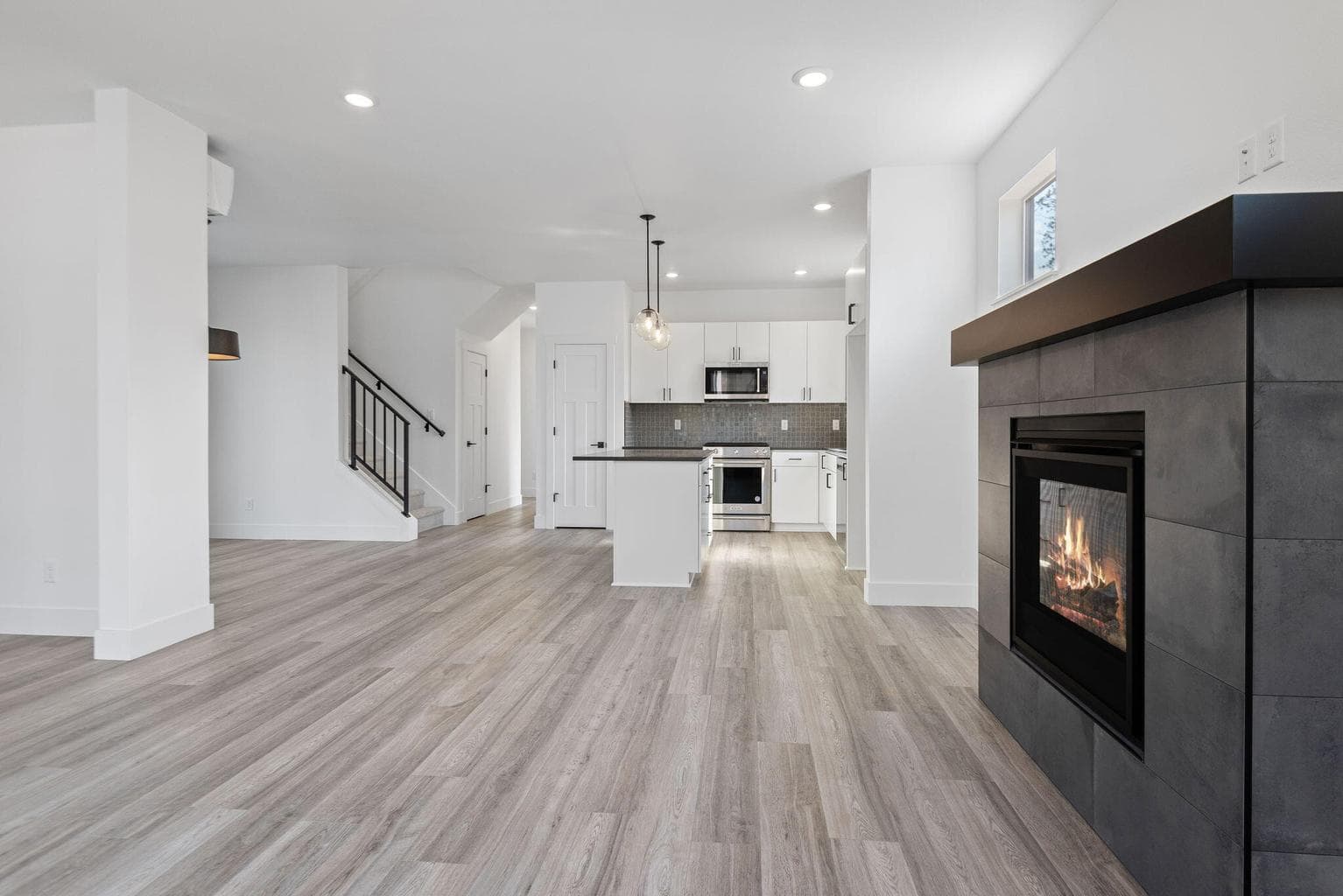 Photo of 947 W Linda Avenue 9 of 32