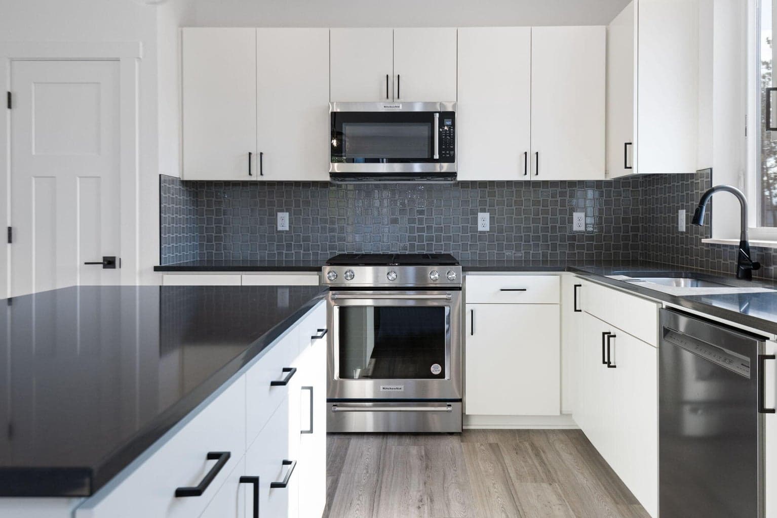 Photo of 947 W Linda Avenue 12 of 32