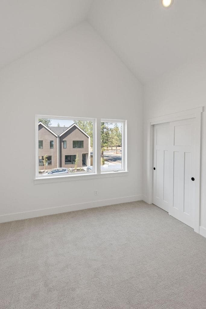 Photo of 947 W Linda Avenue 16 of 32