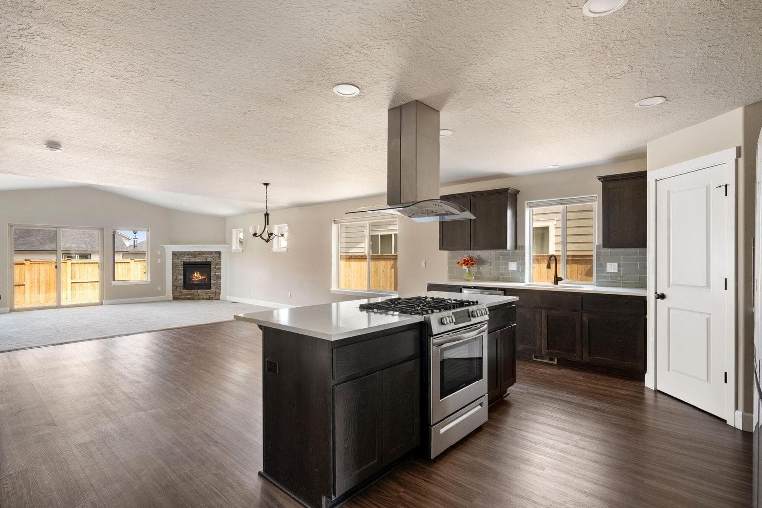 Photo of 2371 NW Teak Avenue 8 of 34