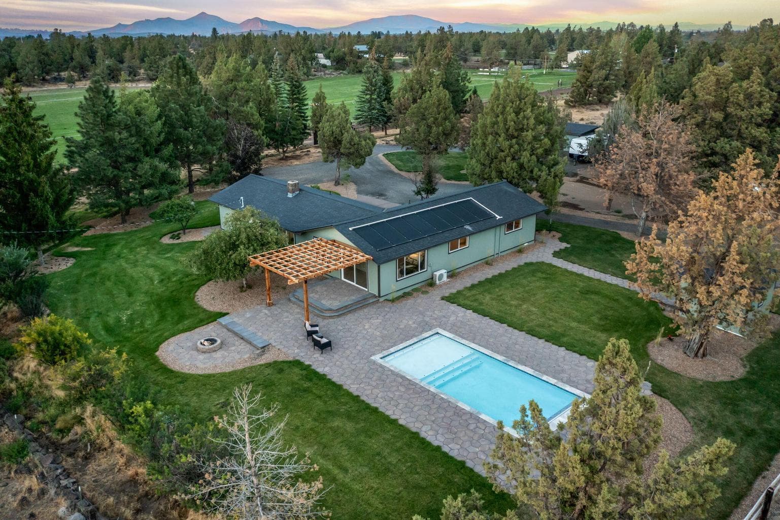 Photo of 5250 SW Metolius Avenue 59 of 85