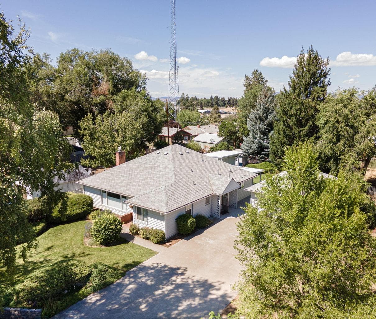 Photo of 549 NE Lookout Avenue 39 of 45