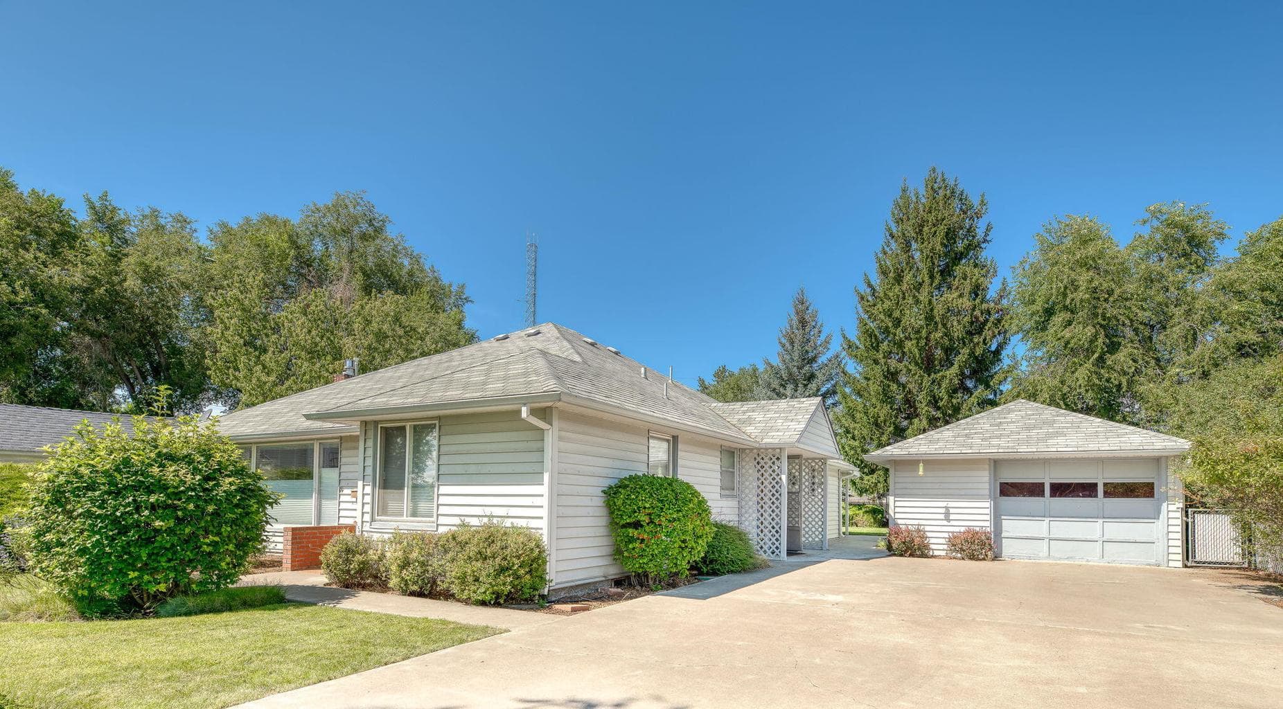 Photo of 549 Lookout 1 of 45