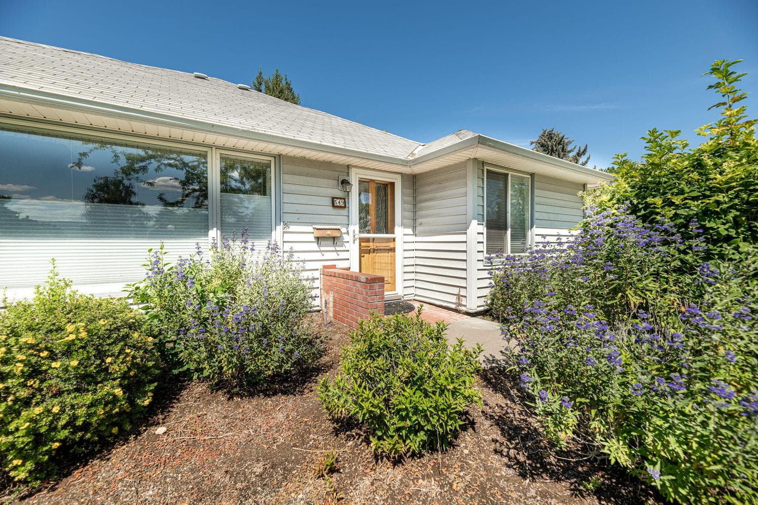Photo of 549 NE Lookout Avenue 9 of 45