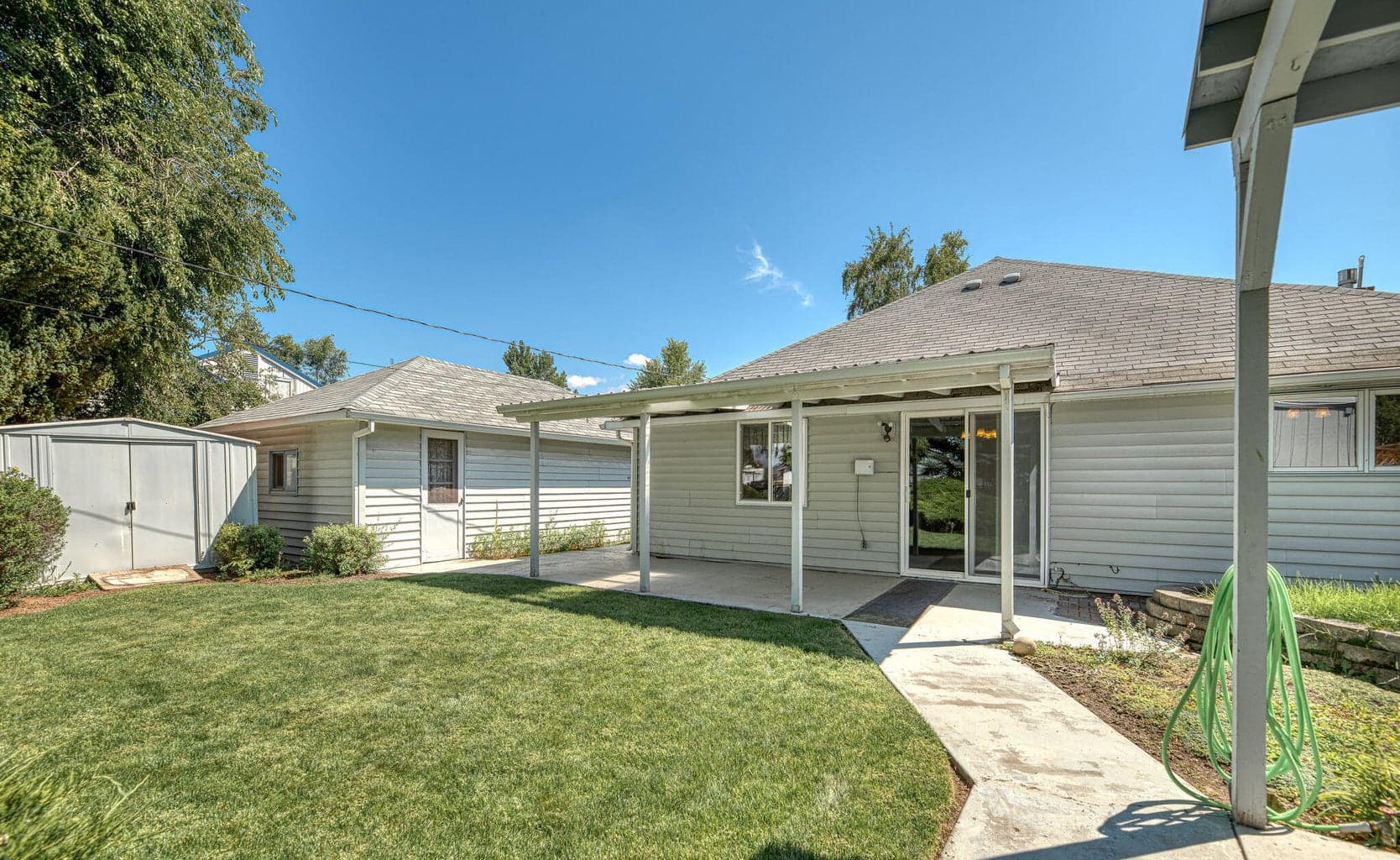 Photo of 549 NE Lookout Avenue 7 of 45