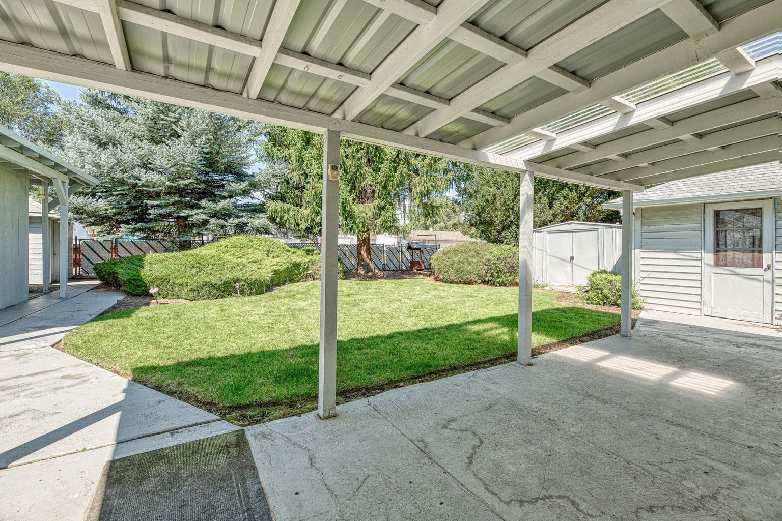 Photo of 549 NE Lookout Avenue 37 of 45