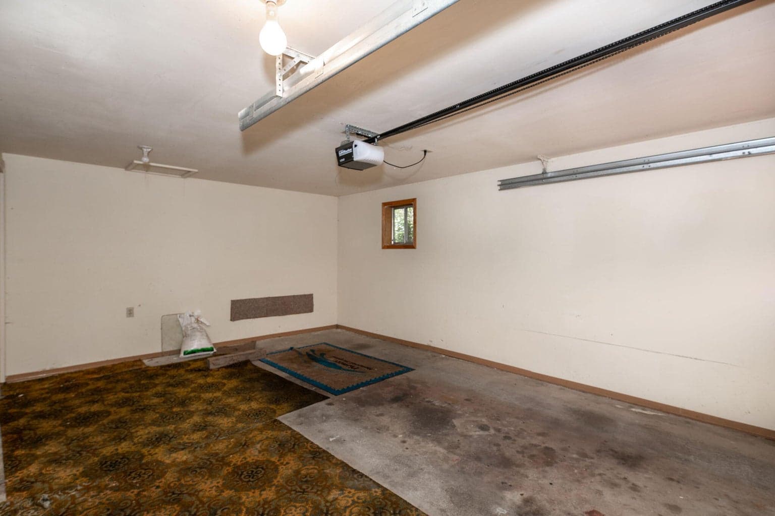 Photo of 549 NE Lookout Avenue 33 of 45