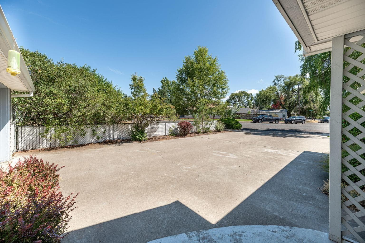 Photo of 549 NE Lookout Avenue 31 of 45