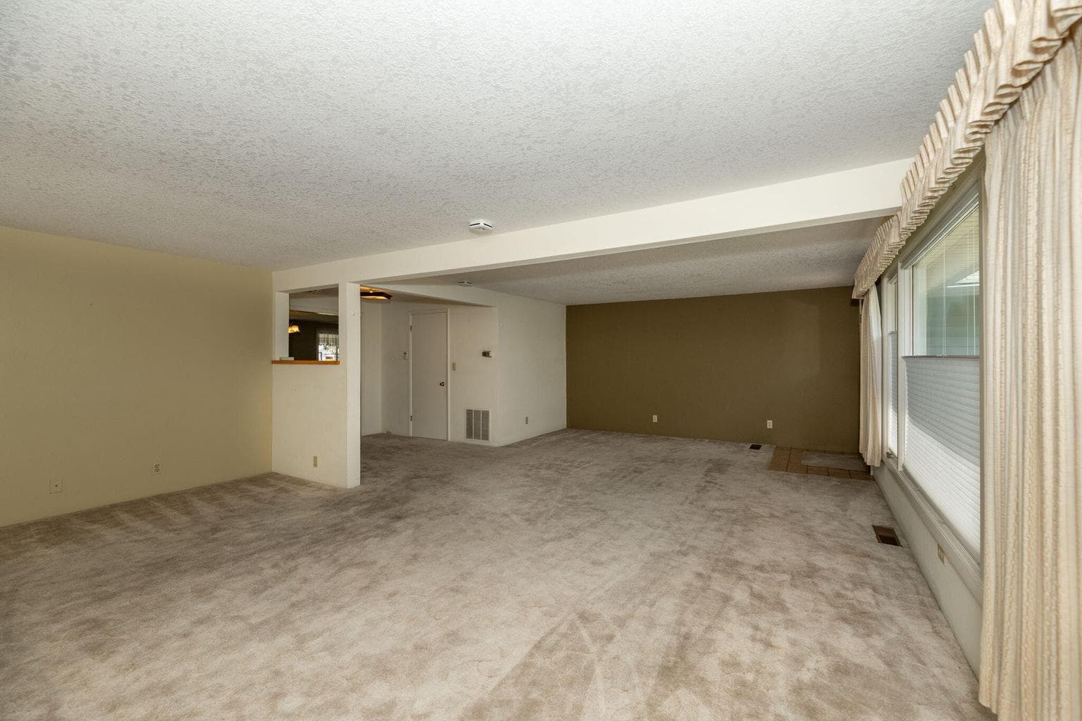 Photo of 549 NE Lookout Avenue 13 of 45