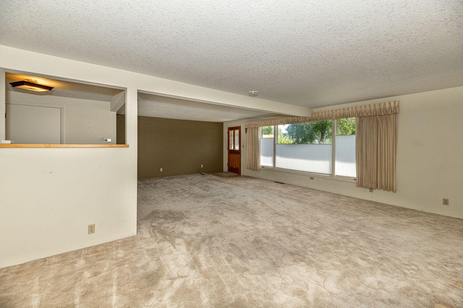 Photo of 549 NE Lookout Avenue 14 of 45