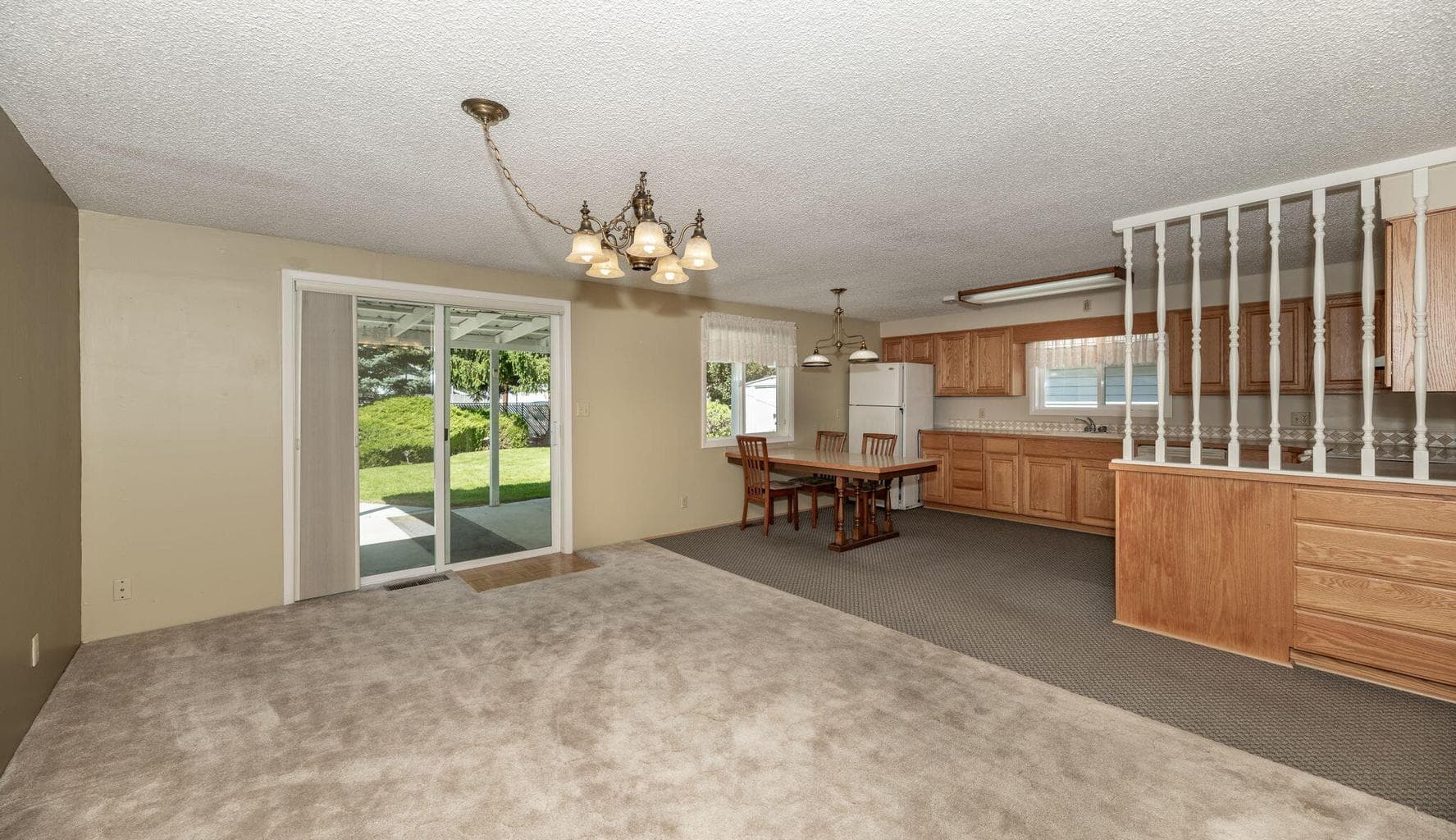 Photo of 549 NE Lookout Avenue 15 of 45