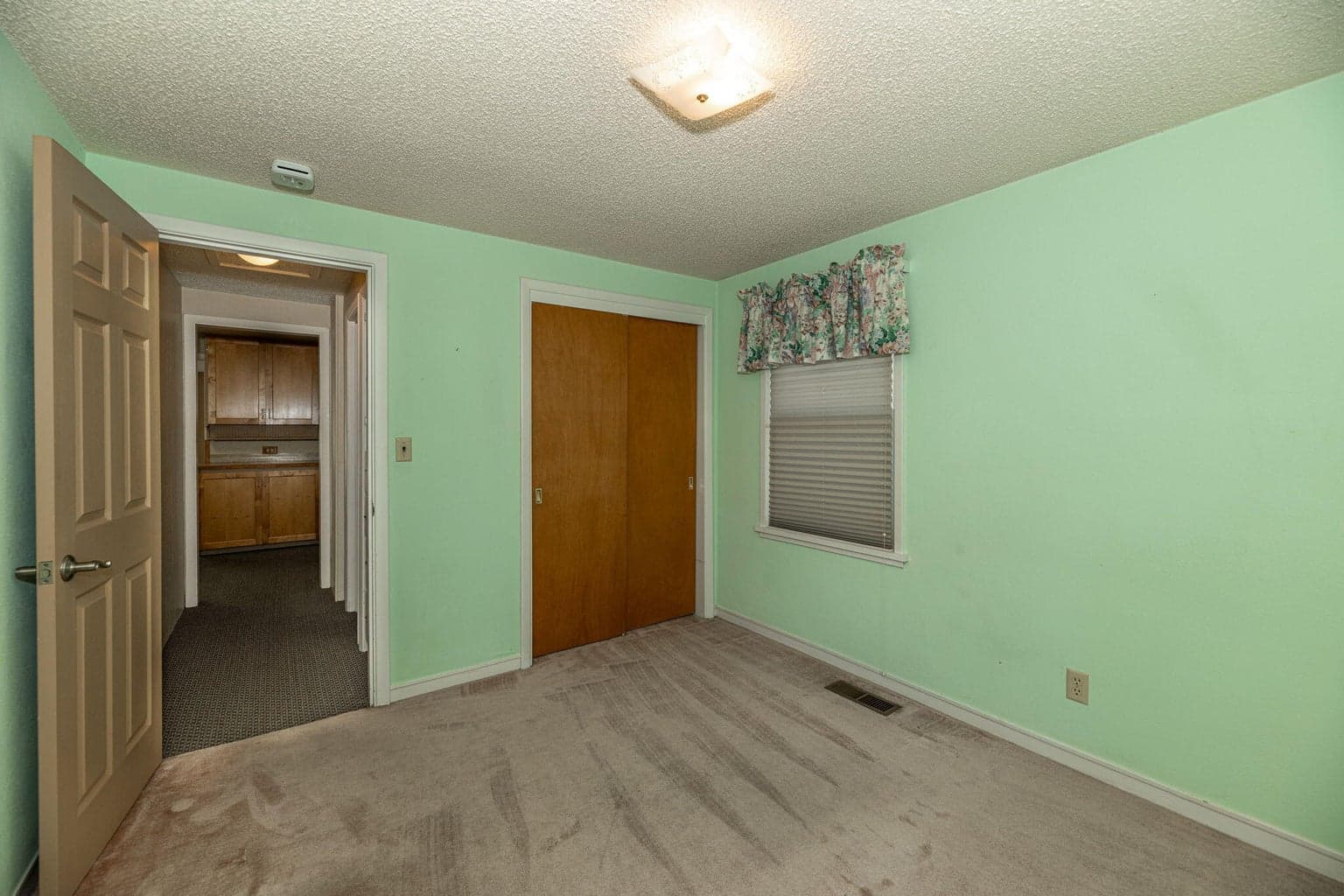 Photo of 549 NE Lookout Avenue 28 of 45