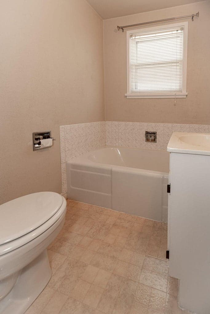 Photo of 549 NE Lookout Avenue 29 of 45
