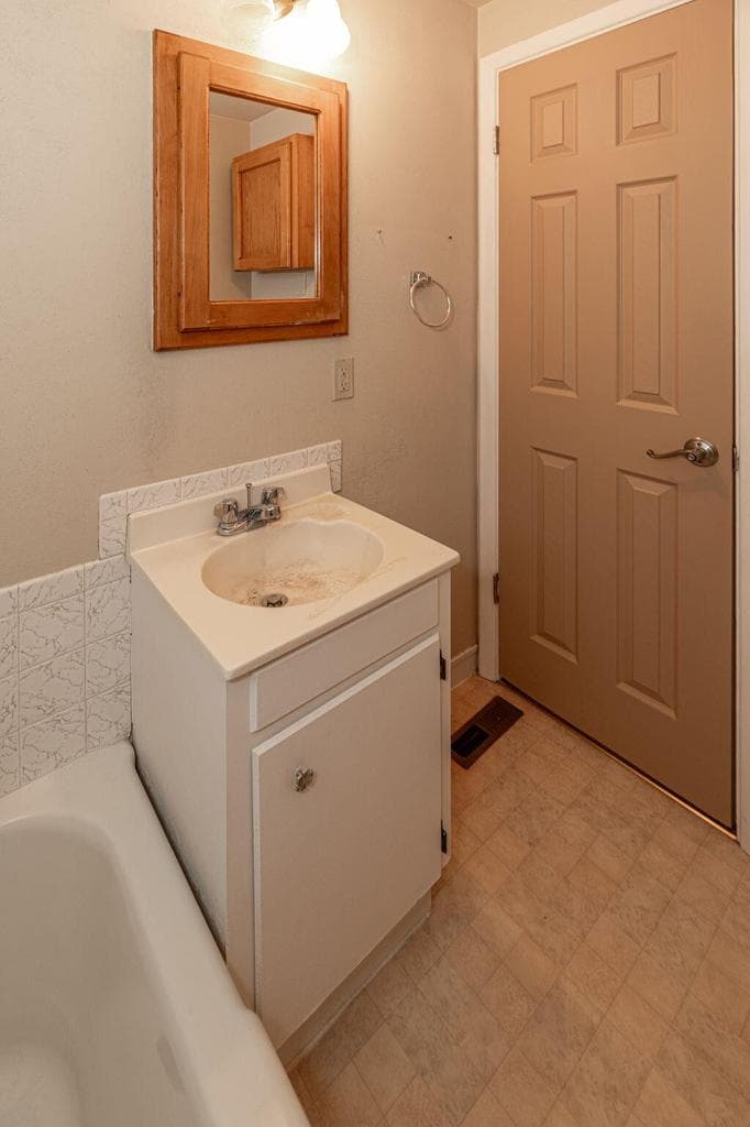 Photo of 549 NE Lookout Avenue 30 of 45