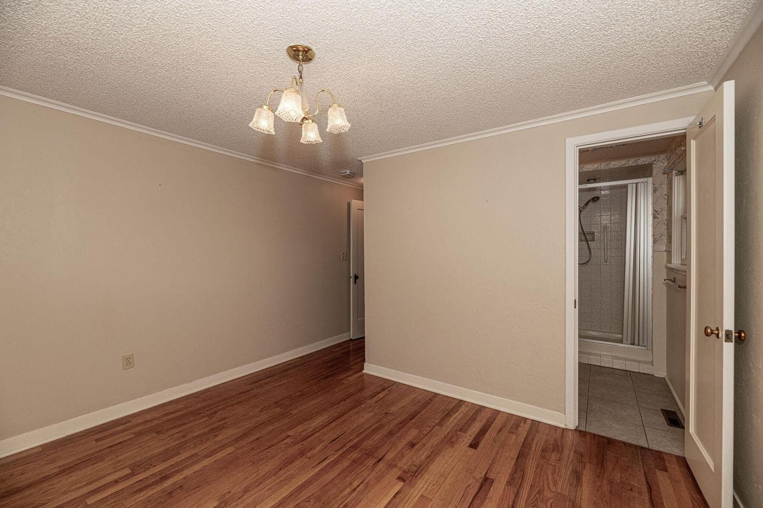 Photo of 549 NE Lookout Avenue 25 of 45