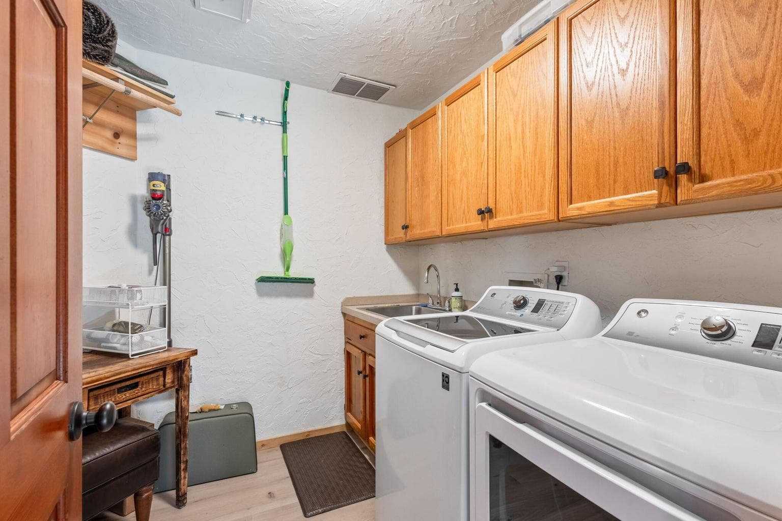 Photo of 14973 Buggy Whip 14 of 47