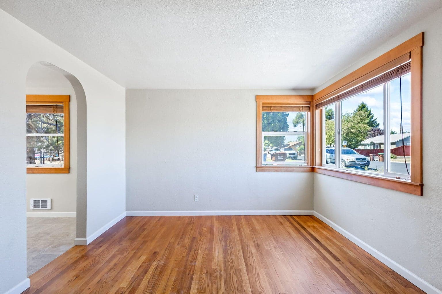 Photo of 1270 NE Ochoco Avenue 6 of 15