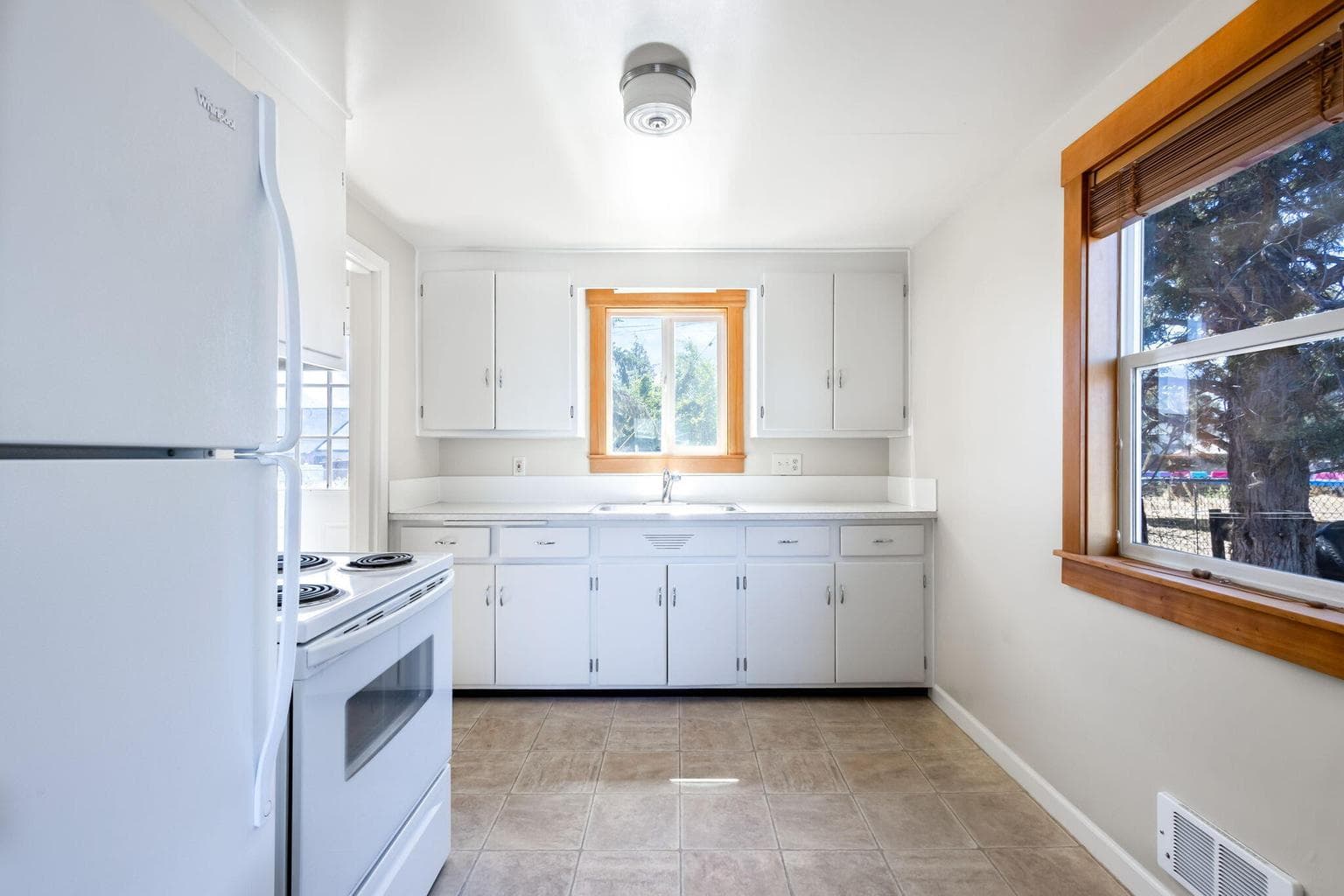 Photo of 1270 NE Ochoco Avenue 7 of 15