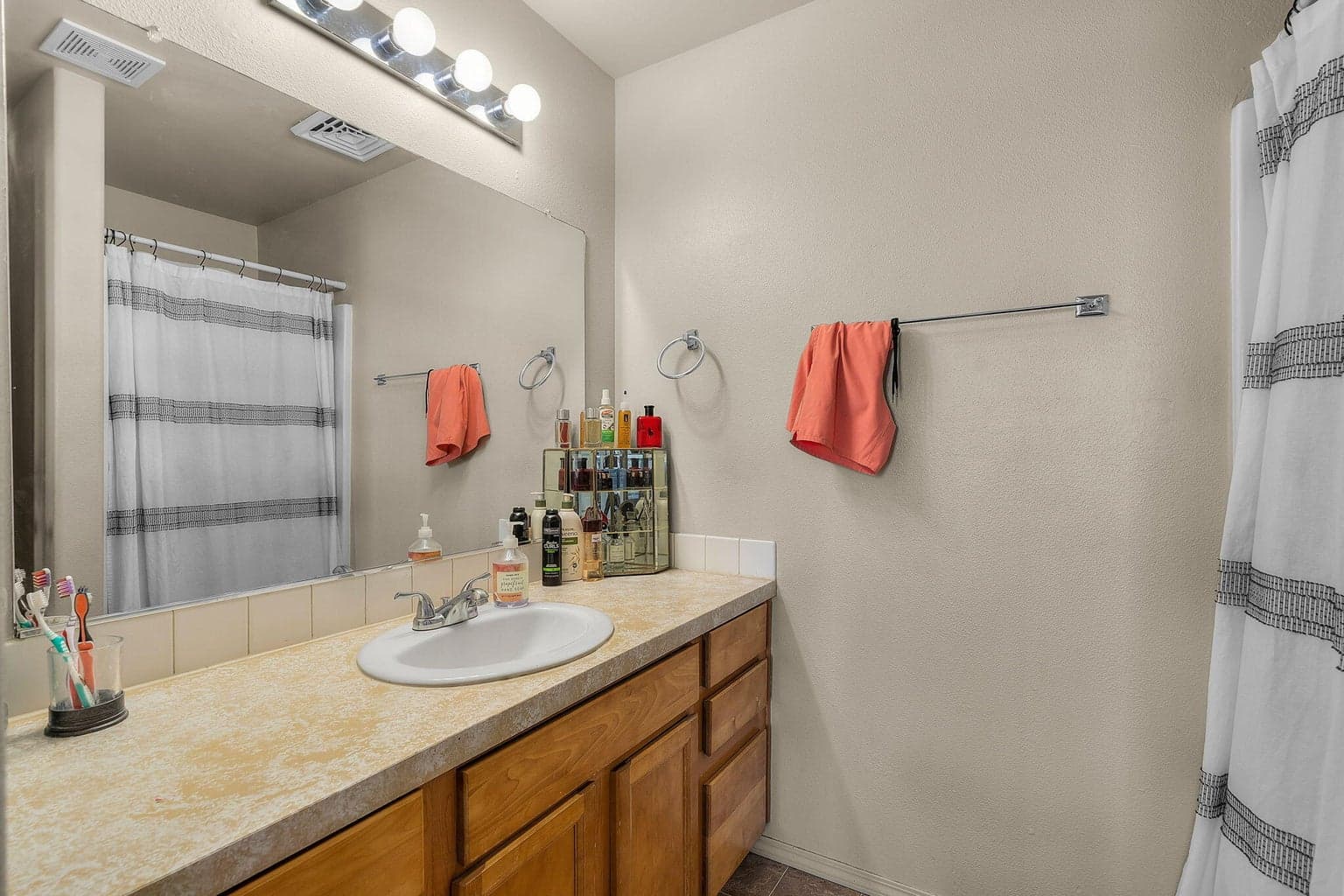 Photo of 1125 SW 27th Street 24 of 40