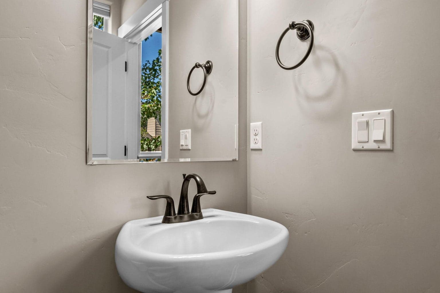 Photo of 3473 SW 28th Street 12 of 23
