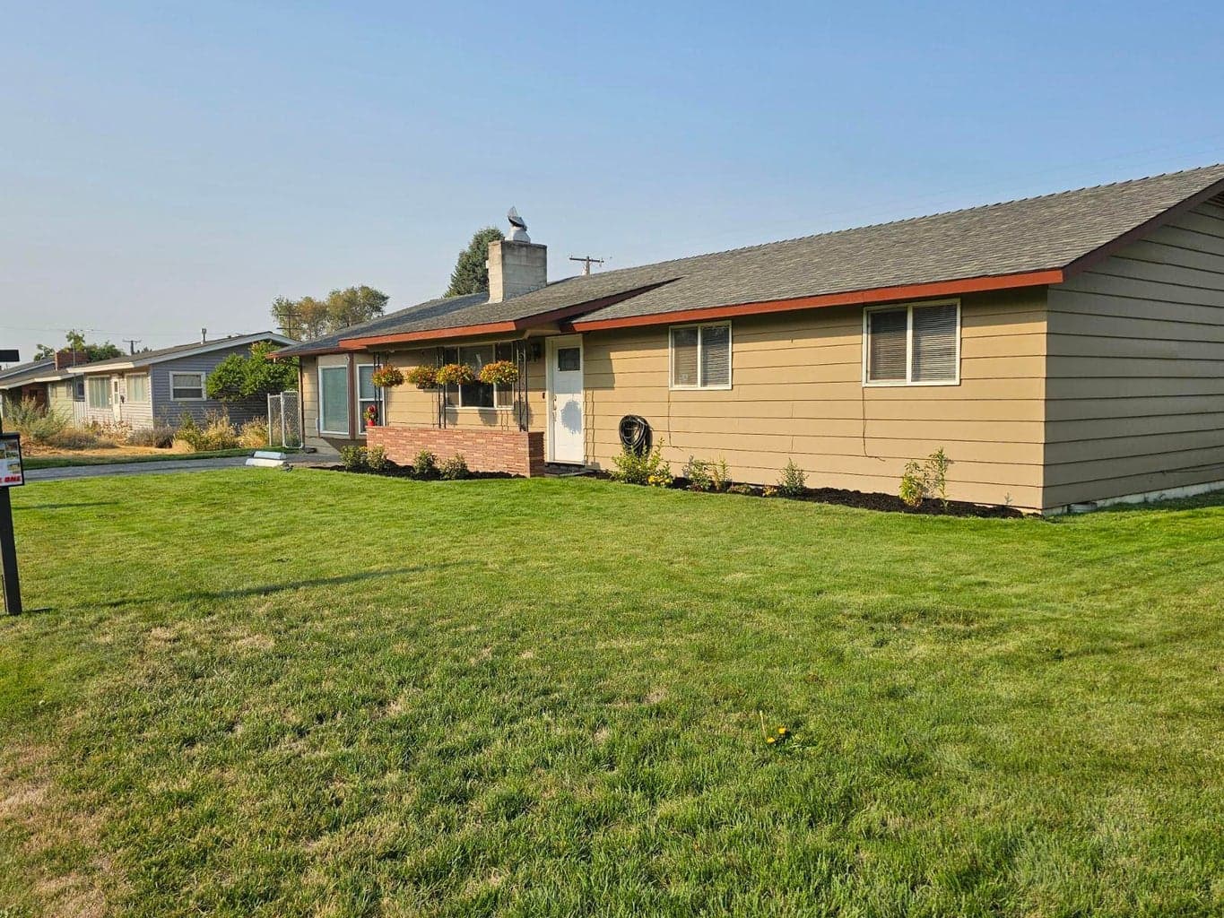Photo of 907 12th 1 of 17