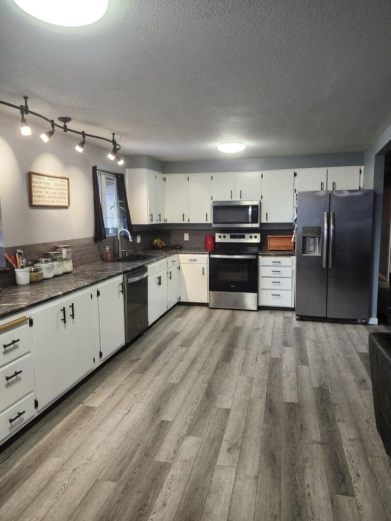 Photo of 907 12th 2 of 17