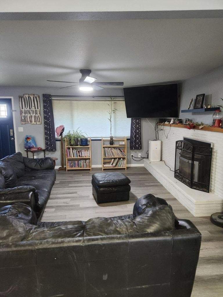 Photo of 907 12th 5 of 17