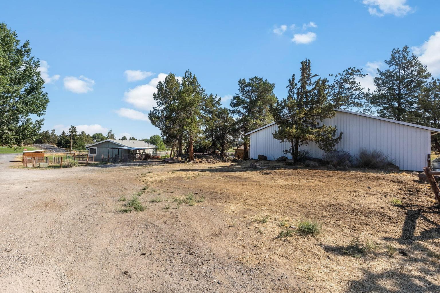 Photo of 5880 NW Kingwood Avenue 6 of 41