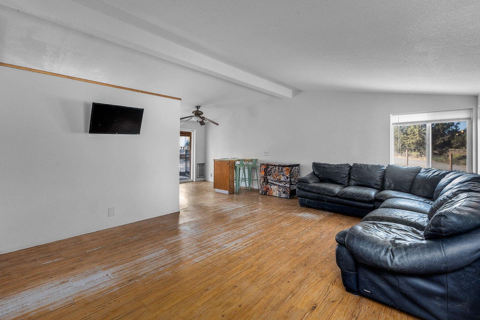 Photo of 5880 NW Kingwood Avenue 17 of 41