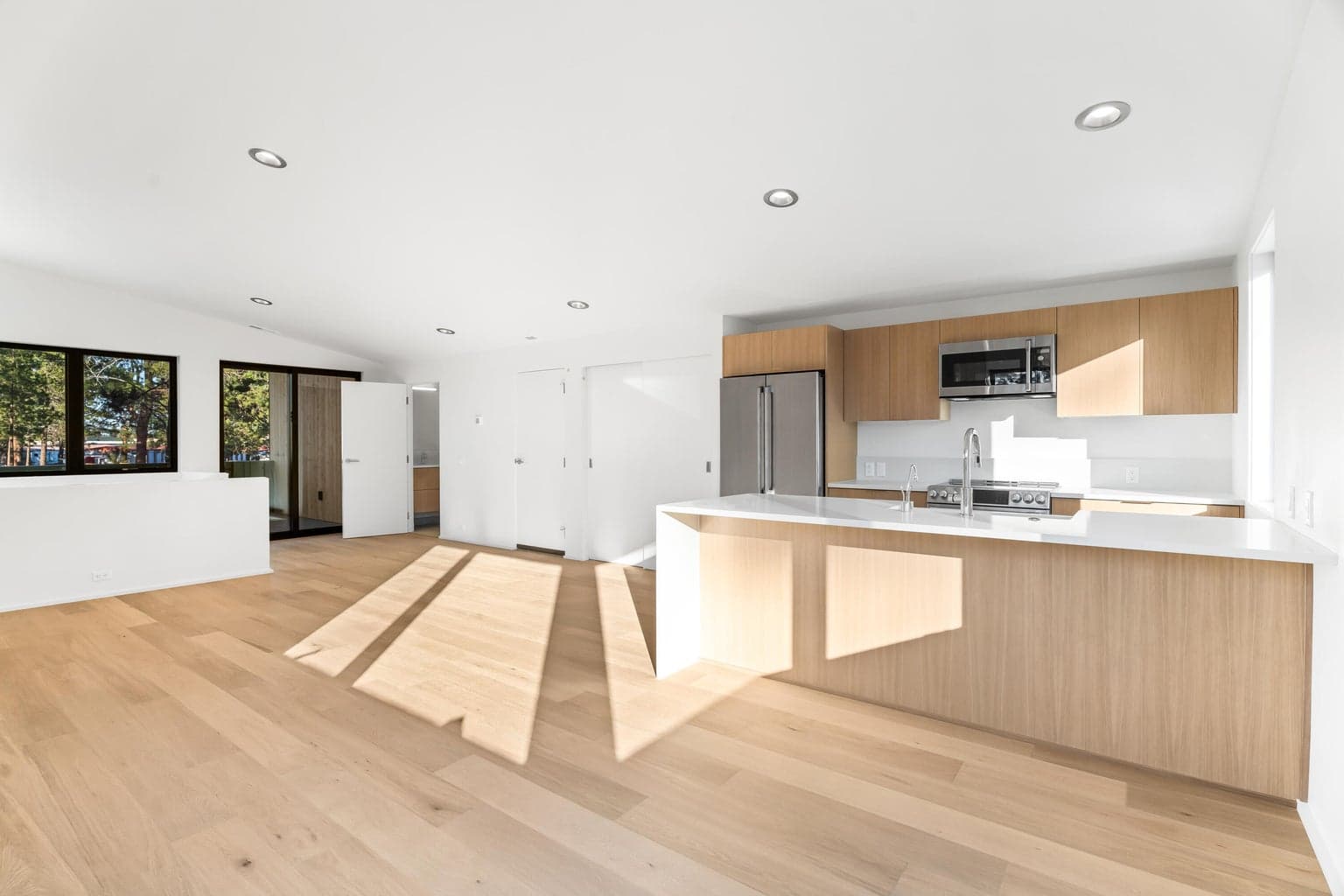 Photo of 601 N Sisters Woodlands Way 8 of 33