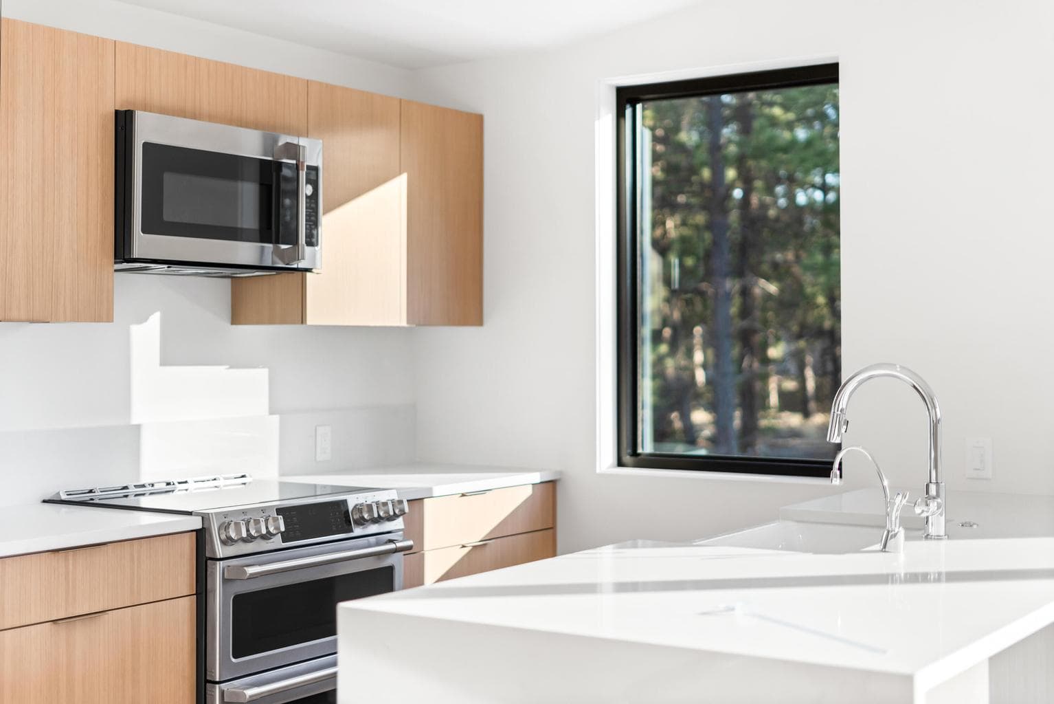 Photo of 601 N Sisters Woodlands Way 11 of 33