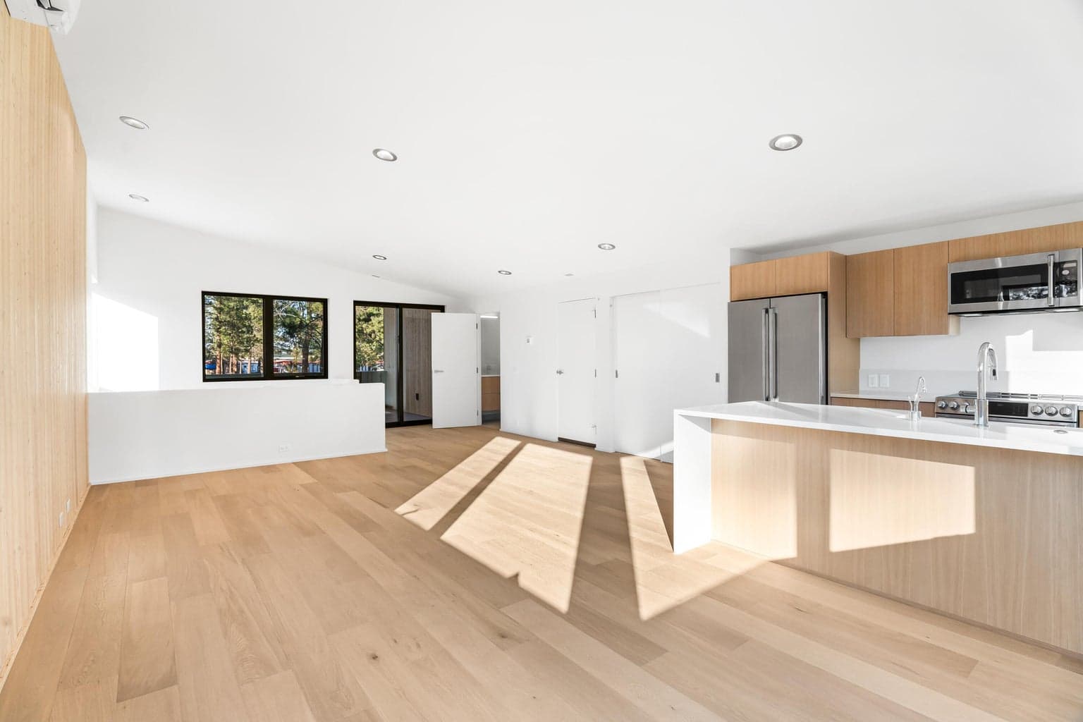 Photo of 601 N Sisters Woodlands Way 13 of 33