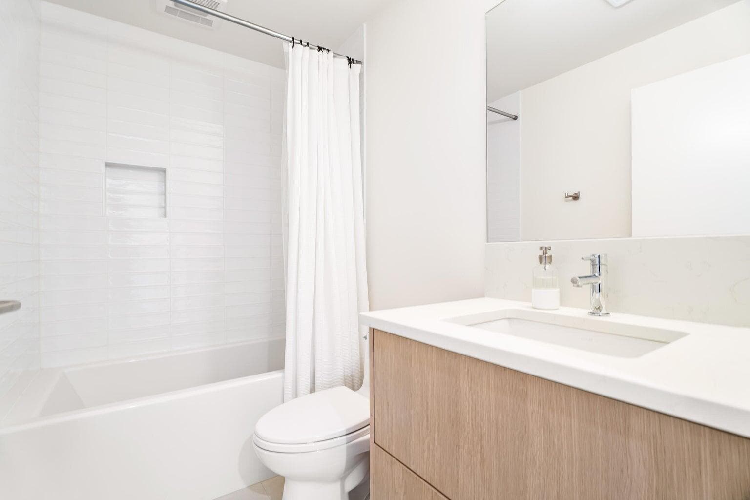 Photo of 601 N Sisters Woodlands Way 26 of 33