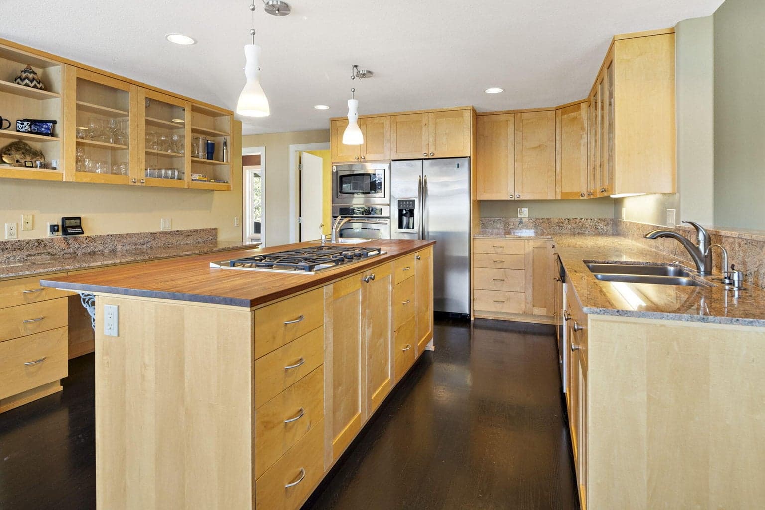 Photo of 6322 NW Atkinson Avenue 13 of 61