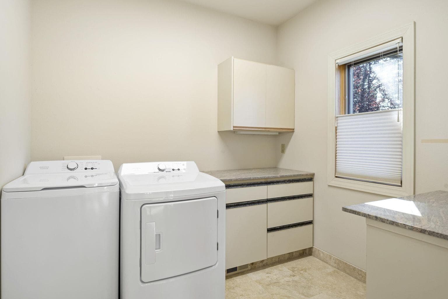 Photo of 6322 NW Atkinson Avenue 32 of 61