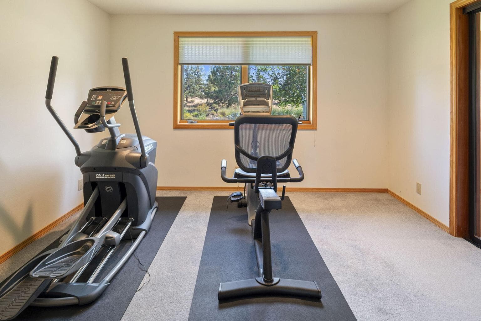 Photo of 6322 NW Atkinson Avenue 34 of 61