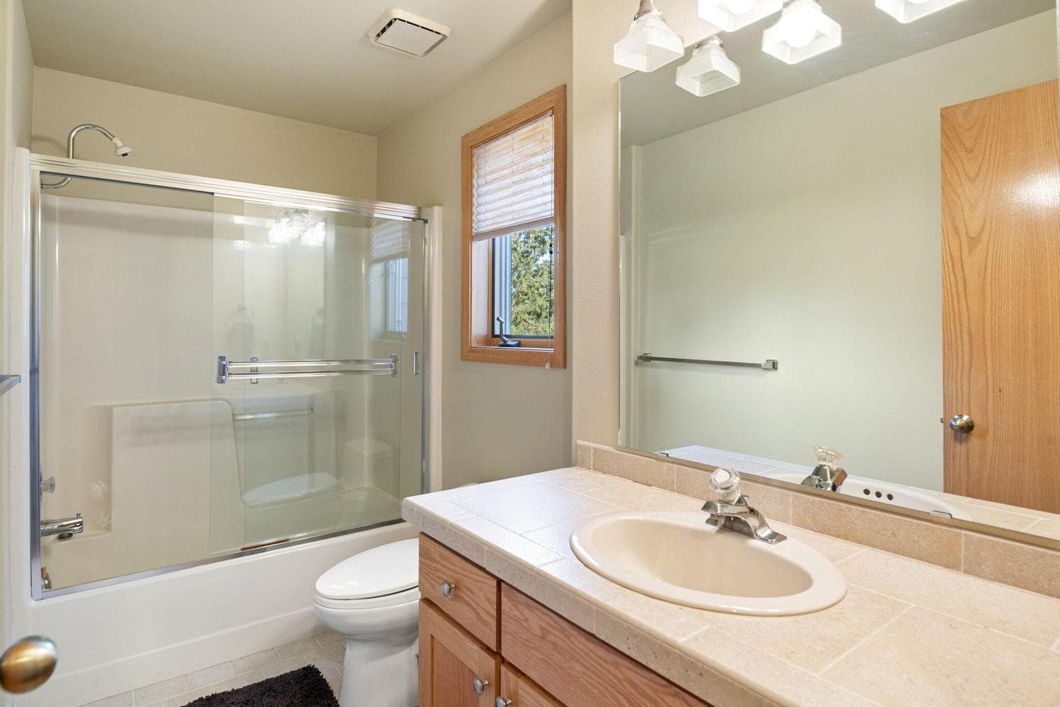Photo of 6322 NW Atkinson Avenue 36 of 61