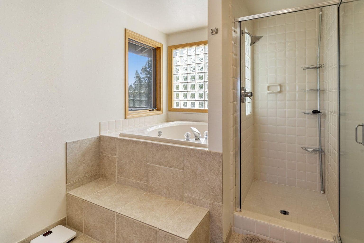Photo of 6322 NW Atkinson Avenue 41 of 61