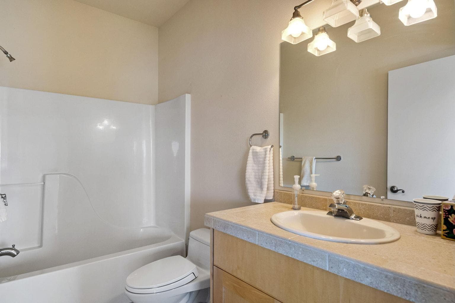 Photo of 6322 NW Atkinson Avenue 47 of 61