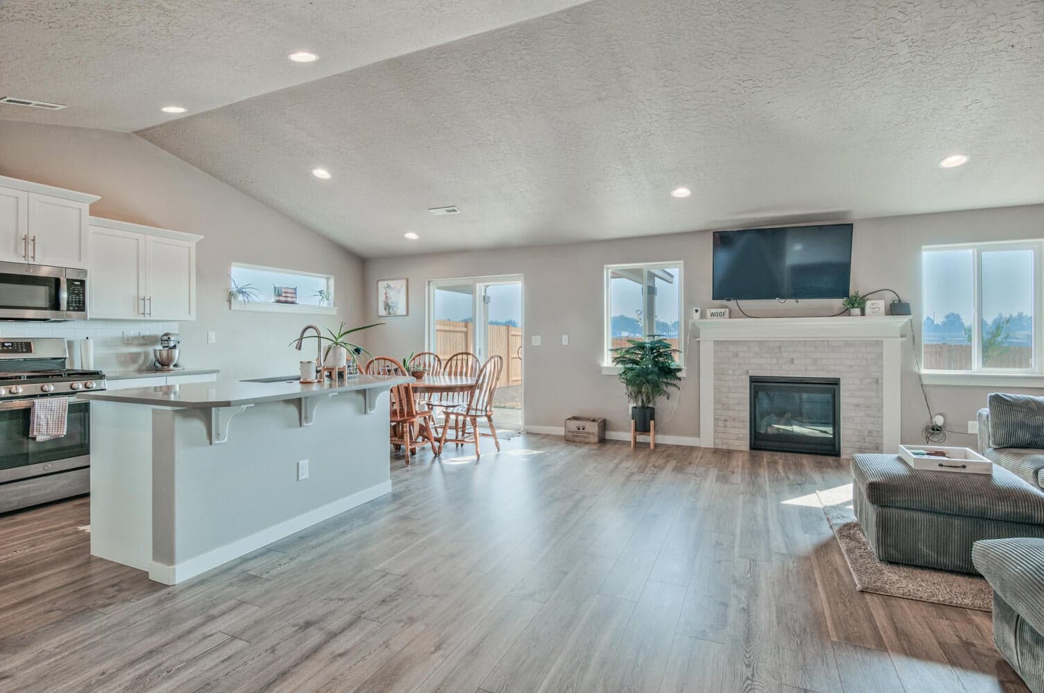 Photo of 3586 NW 9th Street 6 of 20