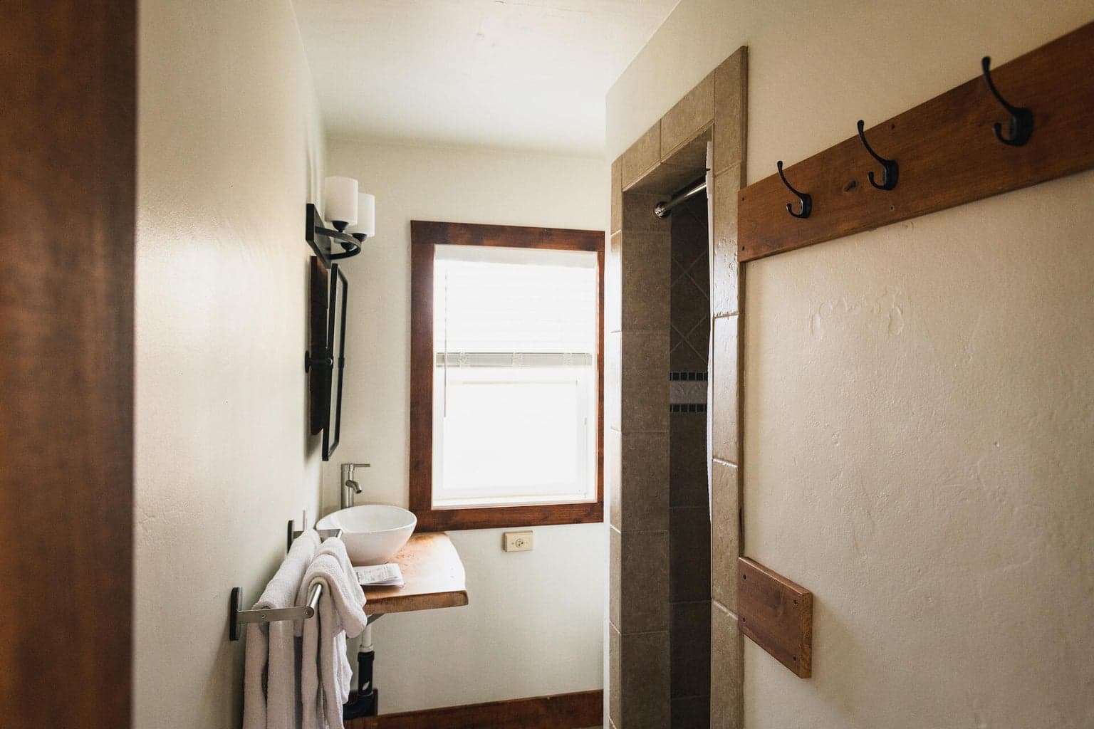 Photo of 511 W Cascade Avenue 17 of 22