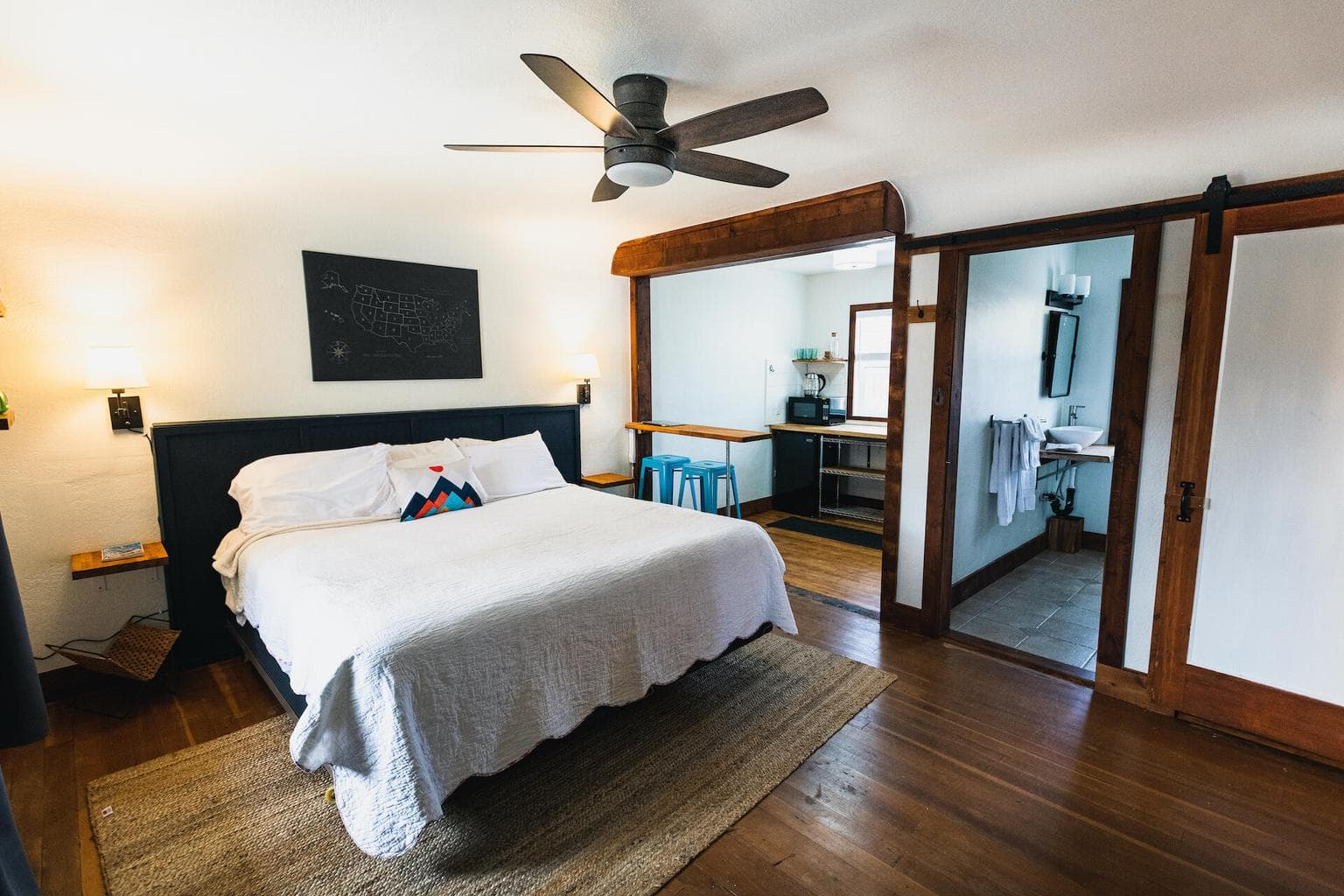 Photo of 511 W Cascade Avenue 18 of 22