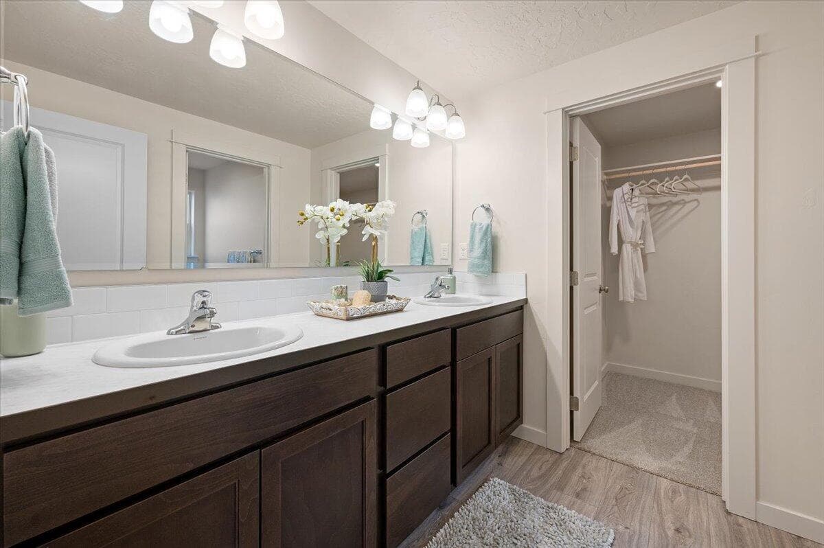 Photo of 695 NW Xavier Avenue 11 of 17